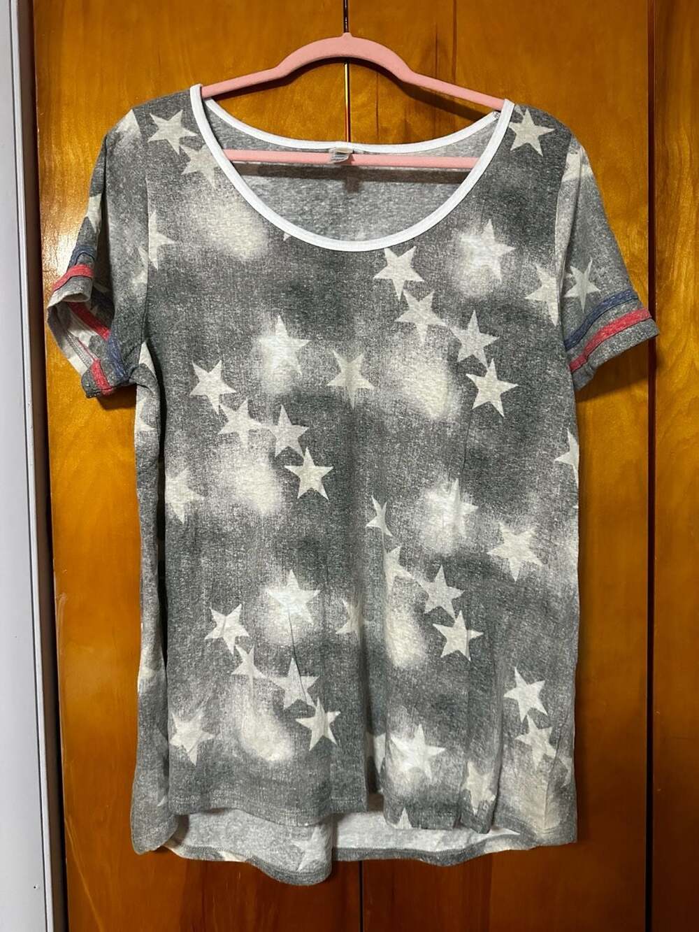 LuLaRoe T-Shirt Size XL Gray Star Print Short Sleeve Tee
